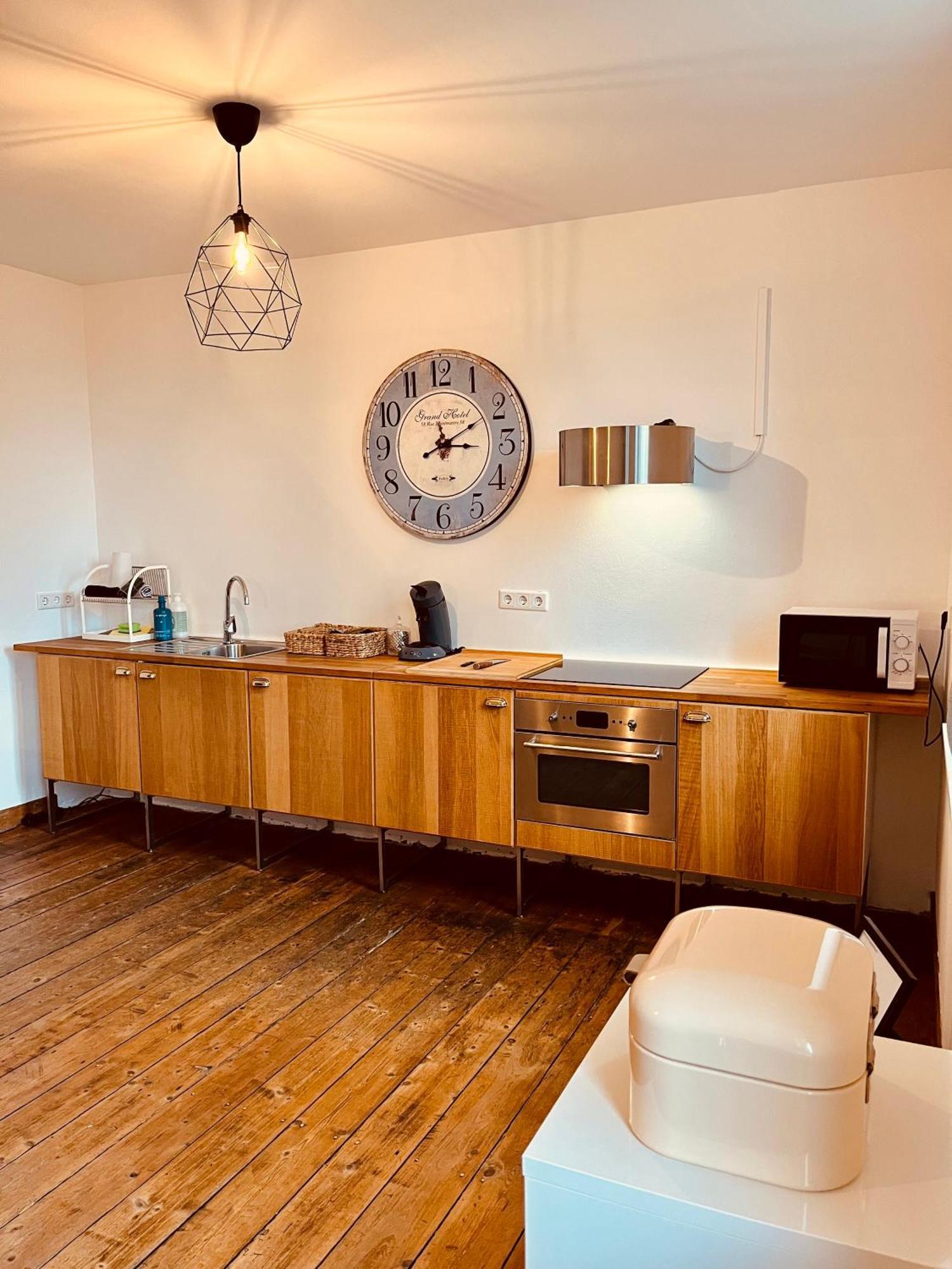 B E D & A G E D E S I G N -Extra Large- Wunderschoene Komplette Wohnung Mit Viel Platz & 4 Schlafzimmer B E D & A G E D E S I G N -Small- Wunderschoenes Zimmer Mit Bad Rechnungserstellung Fuer Geschaeftsreisende & Firmen Hunxe ภายนอก รูปภาพ