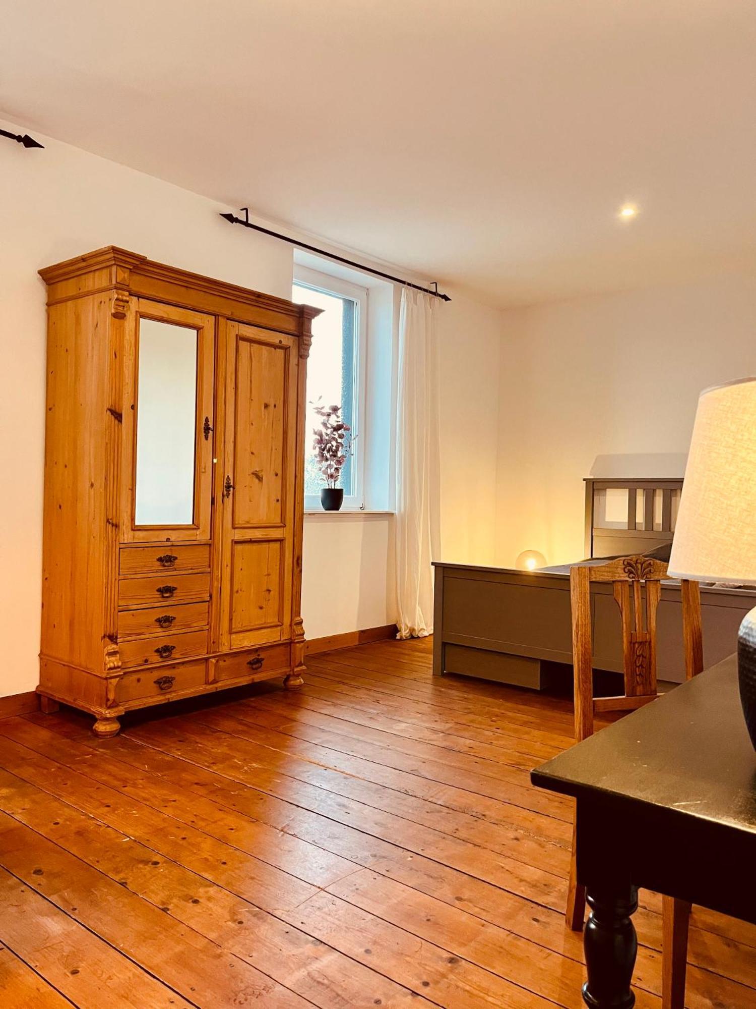 B E D & A G E D E S I G N -Extra Large- Wunderschoene Komplette Wohnung Mit Viel Platz & 4 Schlafzimmer B E D & A G E D E S I G N -Small- Wunderschoenes Zimmer Mit Bad Rechnungserstellung Fuer Geschaeftsreisende & Firmen Hunxe ภายนอก รูปภาพ